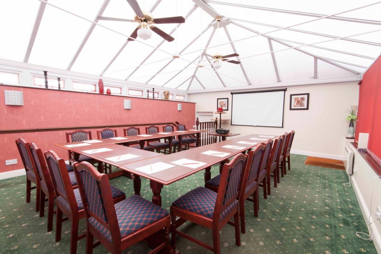 Roselawn Hotel Reading Bagian luar foto