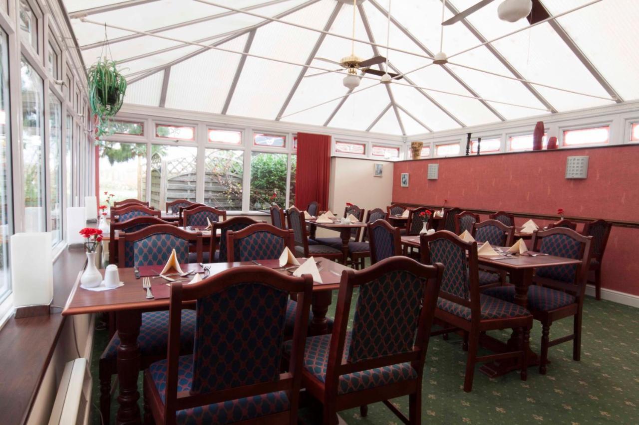 Roselawn Hotel Reading Bagian luar foto