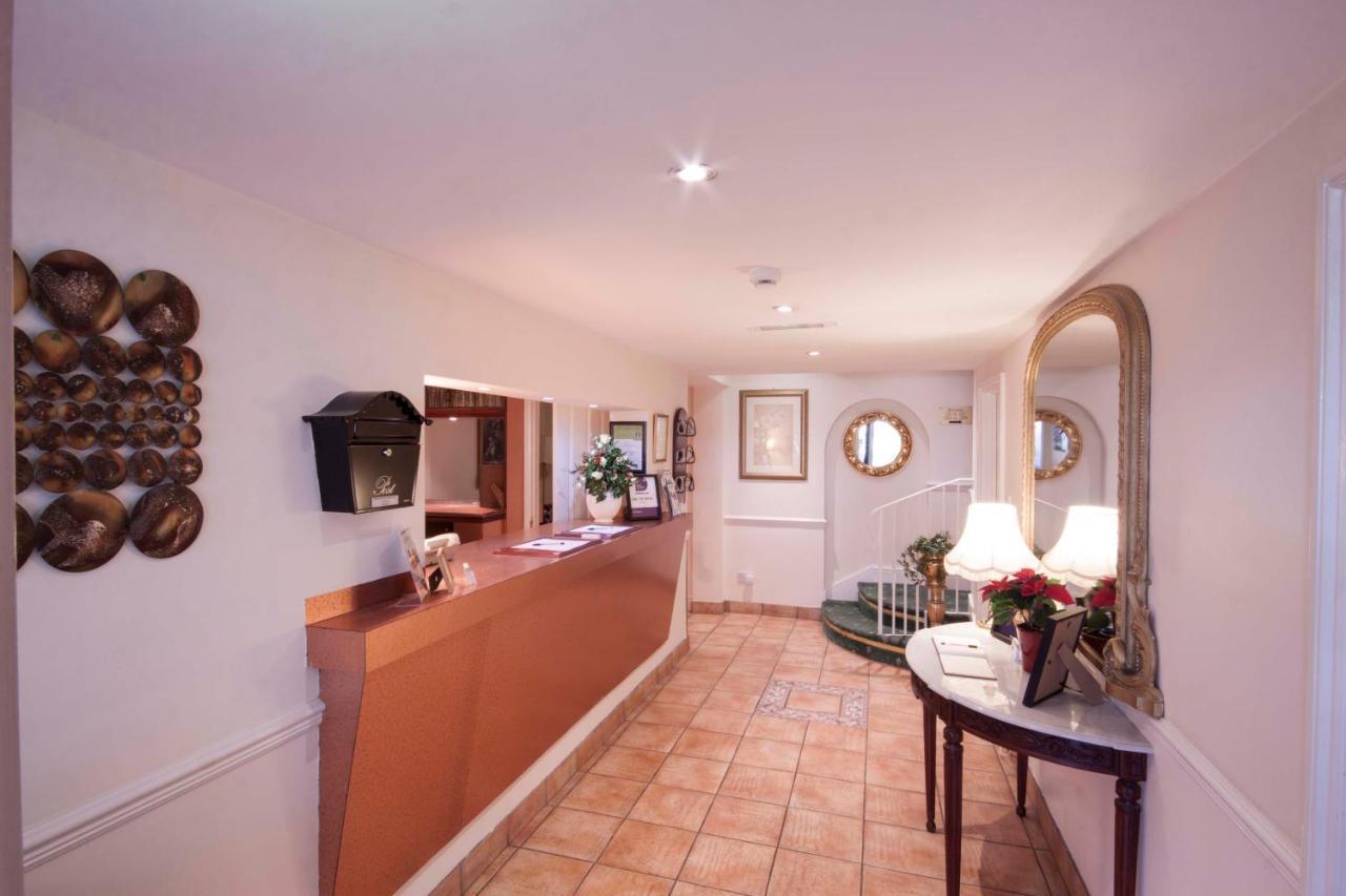 Roselawn Hotel Reading Bagian luar foto