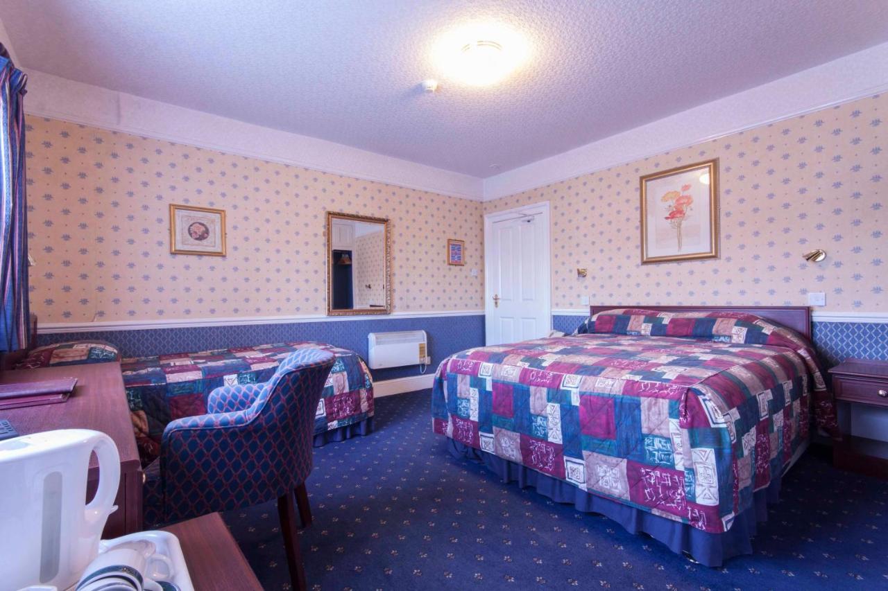 Roselawn Hotel Reading Bagian luar foto