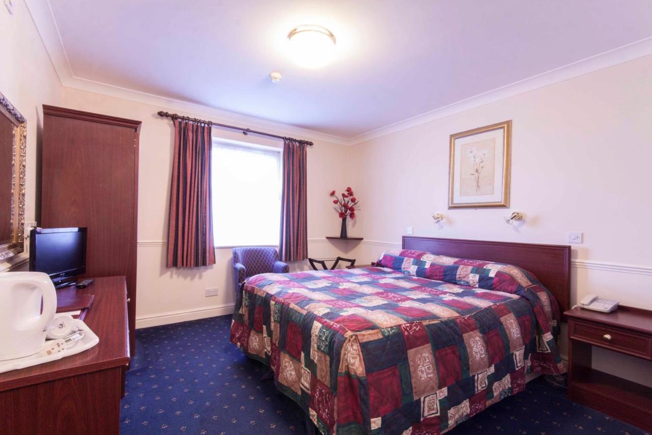 Roselawn Hotel Reading Bagian luar foto
